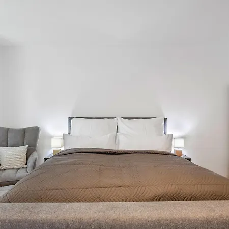 Appartement Cruwzo I Helle Studio-wohnung Mit Parkplatz *