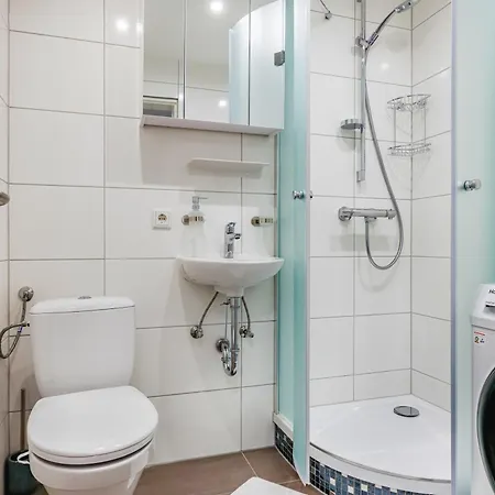 Cruwzo I Helle Studio-wohnung Mit Parkplatz Appartement