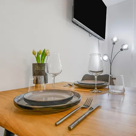 Cruwzo I Helle Studio-wohnung Mit Parkplatz Appartement *