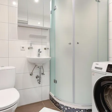 Cruwzo I Helle Studio-wohnung Mit Parkplatz Appartement *