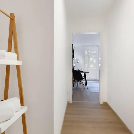 Cruwzo I Helle Studio-wohnung Mit Parkplatz Appartement *